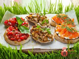 Брускетта із помідорами від ресторану Christian.