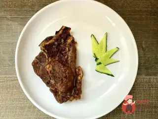 Ялов'ячий край з базиліком та розмарином