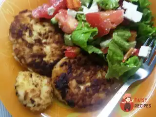 Соковиті курячі котлети з кабачком та рисом