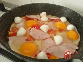 Крок 7: Шакшука з шинкою