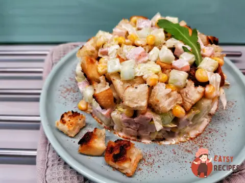 Салат з кукурудзою та сухариками