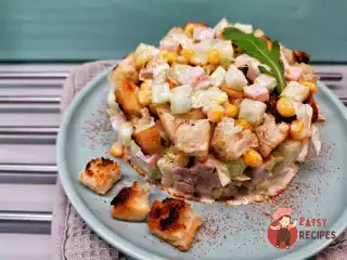 Салат з кукурудзою та сухариками