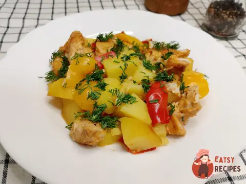 Куряче філе з картоплею в рукаві