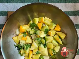 Кабачки, тушковані з часником та коріандром