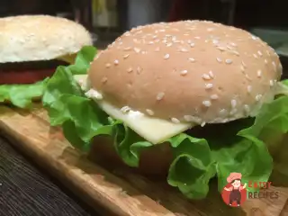 Гамбургери з домашніми булочками на дріжджах