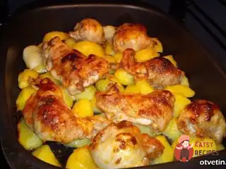 Картопля з куркою в духовці