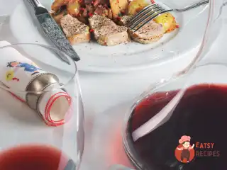 Телятина, смажена на воді, з яблучним чатні