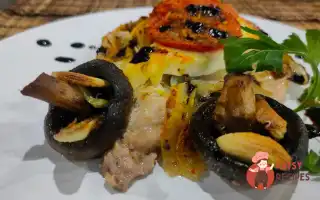 Курячі Грудки Запечені З Домашнім Сиром, Помідорами, Цибулею Та Грибами