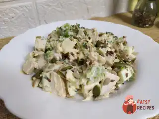 Салат із куркою та броколі