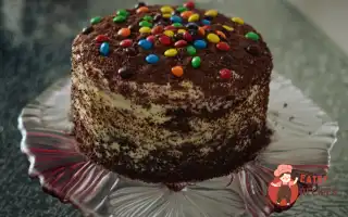 Торт Веселка З Шоколадом Та Різнокольоровими Цукерками