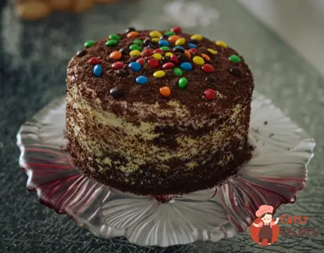 Торт Веселка з шоколадом та різнокольоровими цукерками