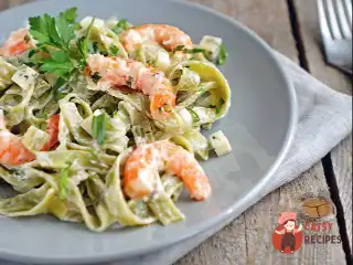 Феттучіні з соусом «Альфредо» та креветками