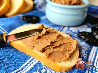 Квасоляний паштет з чорносливом у коньяку