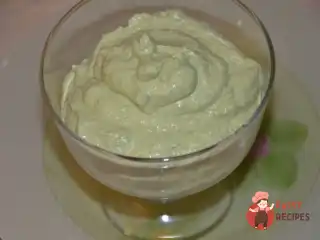 Мус із авокадо із зеленню