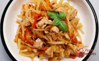 Тушкована капуста з м'ясом