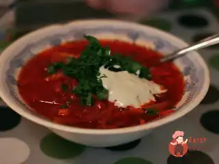 Пісний борщ з буряком та квасолею