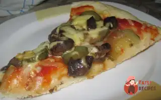 Пікантна Піца З Печерицями Та Маринованими Огірками