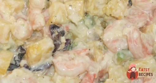 Салат з королівських креветок з ананасом та пармезаном