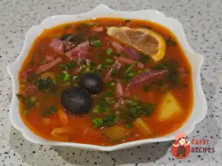 Солянка з ковбасою