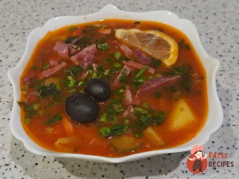 Солянка з ковбасою