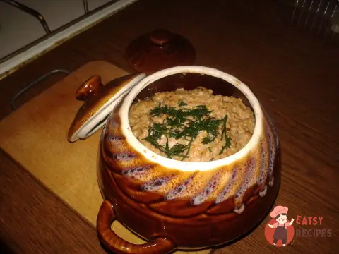 Картопля з грибами в горщику