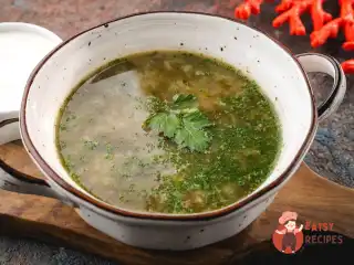 Зелений борщ зі шпинатом та щавлем