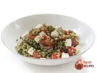 Гречка з помідорами, песто та фетою