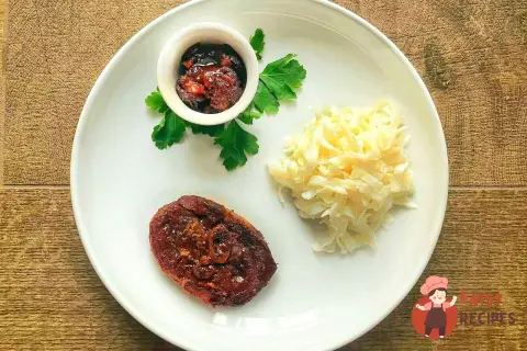 Стейки з індички з фініками та рисовою локшиною