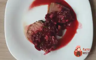 Свинячі Медальйони З Перцем І Сальсою Зі Свіжої Вишні