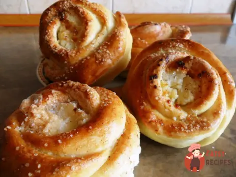 Булочки-трояндочки з сиром