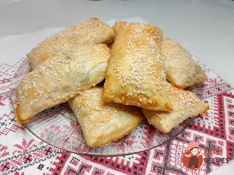 Слойка з грибами та сиром