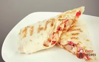 Гарячий Рол-Сендвіч З Куркою, Баклажанами Та Горіховим Соусом