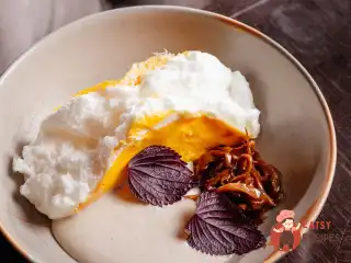 Омлет пуляр з грибами та кремом із пармезану