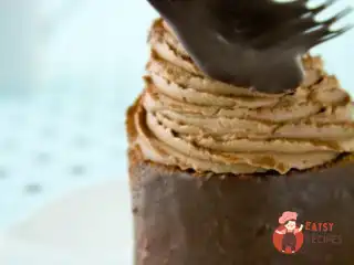 Шоколадне бланманже із соусом капучино.