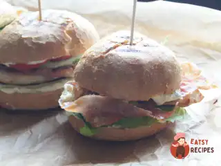 Бургери з куркою та беконом