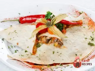 Кесаділля з цукіні, чорною квасолею та кукурудзою