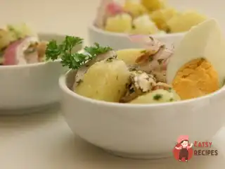 М'ясний салат із маринованою цибулею