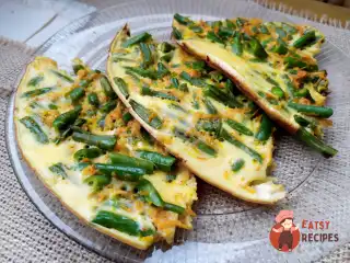 Омлет зі стручковою квасолею та морквою