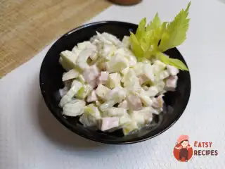 Салат із селери та копченої курки