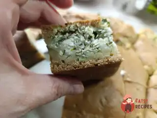 Заливний пиріг із сиром і шпинатом