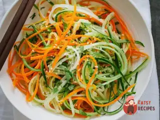 Азіатський салат з огірка та моркви з кінзою