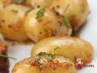 Відварена картопля з вінегретом із трав та вермутом