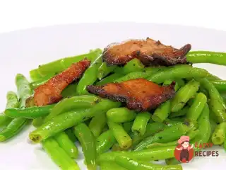 Зелена квасоля з беконом