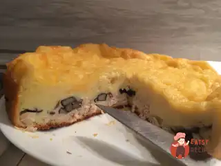 Ніжний пиріг з куркою та грибами