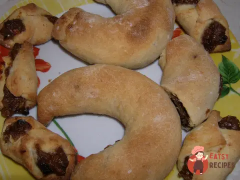 Мустаччолі