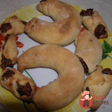Мустаччолі