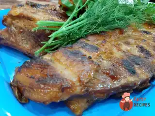 Свинячі ребра з соусом BBQ