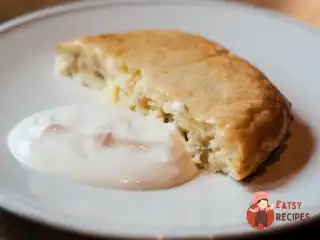Сирна запіканка з манкою та родзинками