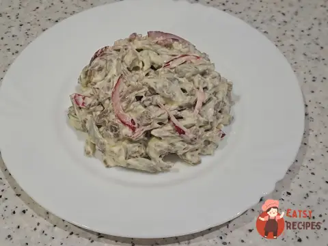 Салат із яловичого серця з маринованою цибулею
