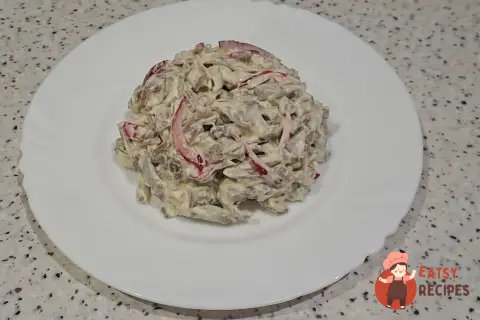 Салат із яловичого серця з маринованою цибулею